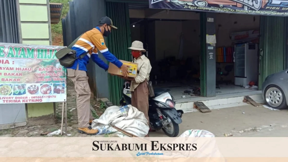 Dinas PU Kabupaten Sukabumi Salurkan Sembako Bagi Kaum Dhuafa