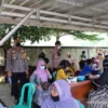 Jajaran Polres Sukabumi Kota bersama untuk Forkopimcam Gunungguruh saat meninjau lokasi pelaksanaan gebyar seribu vaksin untuk lansia di Mapolsek Gunungguruh