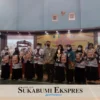 Wali Kota Sukabumi bersama para guru di peringatan hari Guru HUT PGRI