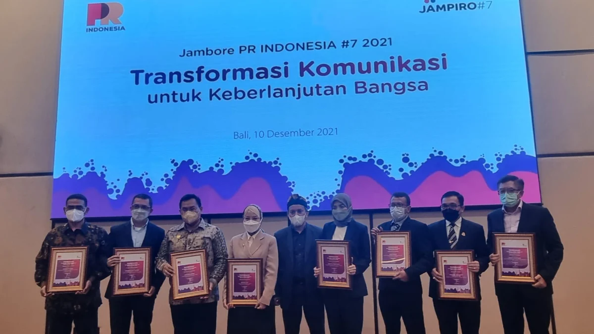 Mendag Lutfi Raih Penghargaan "Most Popular Leader" dari PR Indonesia