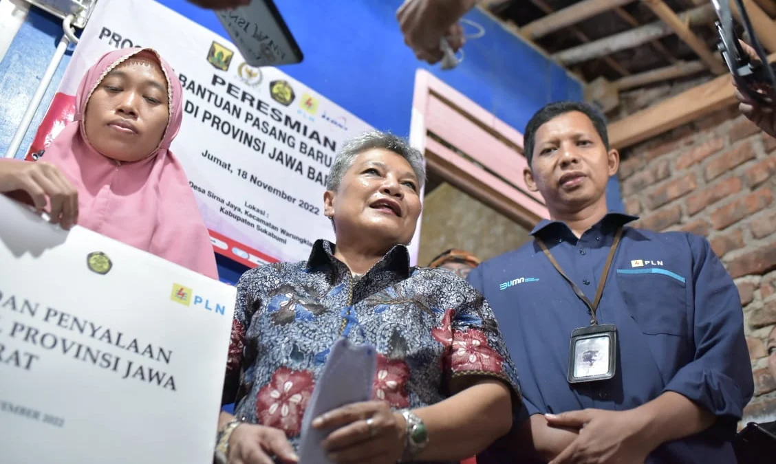 Ribuan Masyarakat Kabupaten Sukabumi Mendapat Sambungan Instalasi Listrik Gratis