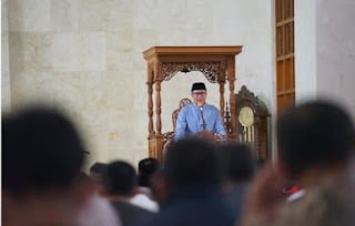 Wali Kota Sukabumi, Achmad Fahmi Jadi Khatib Shalat Jum’at Masjid Agung