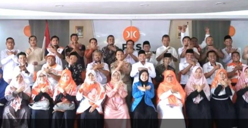 PKS Serahkan SK Kepada Bacaleg yang Akan Berkompetisi di Pemilu 2024
