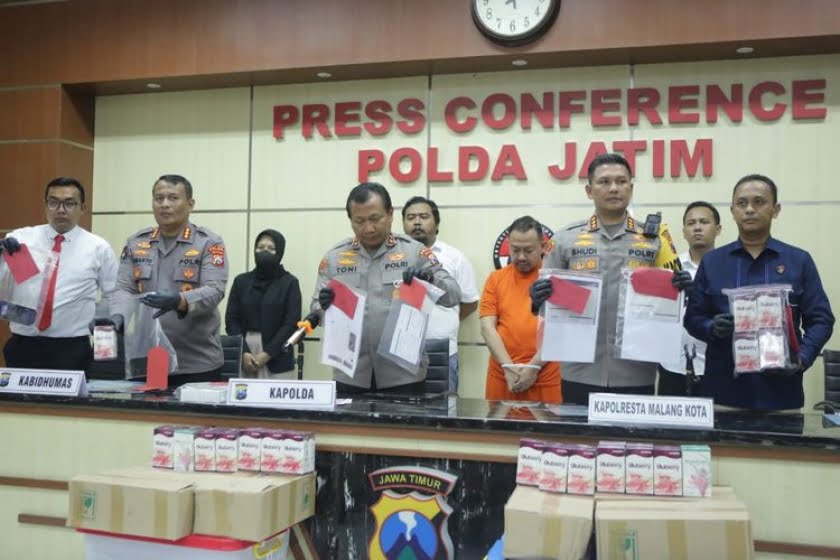 Crazy rich Surabaya Wahyu Kenzo dijerat pasal berlapis atas kasus Robot Trading ATG. PMJ News.