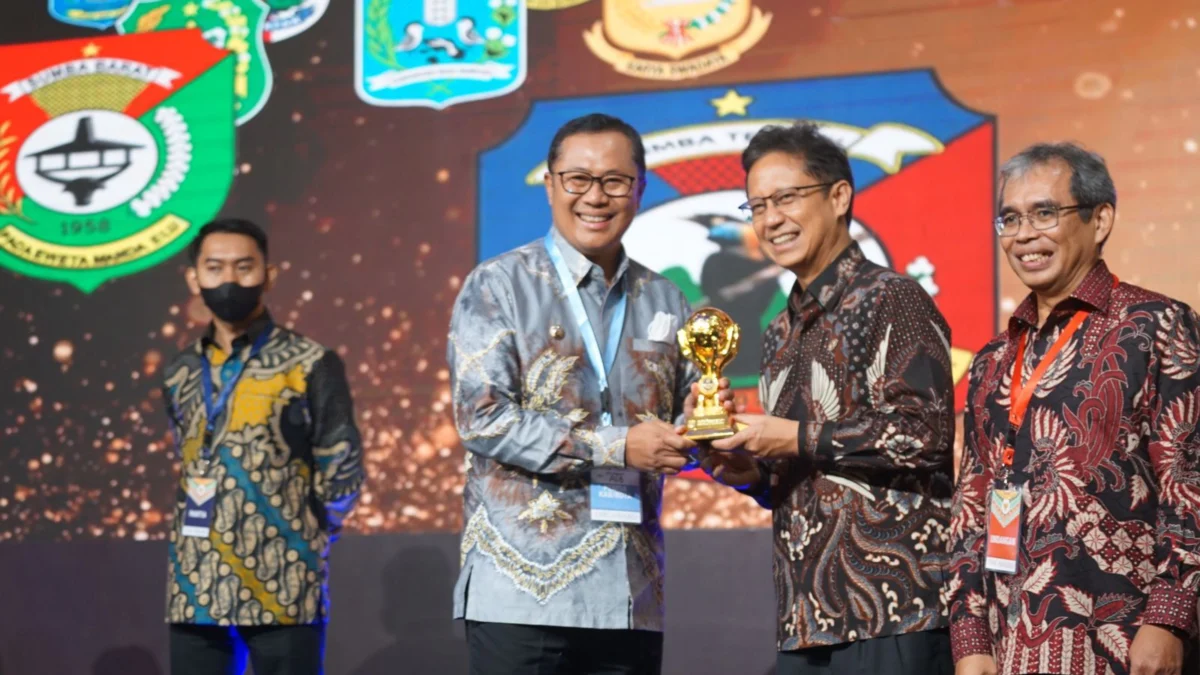 Pemkot Sukabumi Terima UHC Award