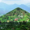 Menjelajahi Situs Megalitikum Gunung Padang: Sejarah, Keindahan Alam, dan Lokasi Wisata di Kabupaten Cianjur, Jawa Barat