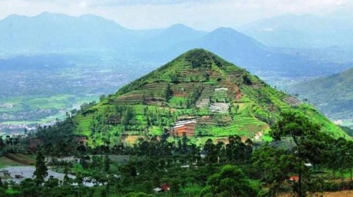 Menjelajahi Situs Megalitikum Gunung Padang: Sejarah, Keindahan Alam, dan Lokasi Wisata di Kabupaten Cianjur, Jawa Barat