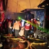 Pusdatin BPBD laporkan 13 orang meninggal dunia dan 50 korban alami luka bakar akibat kebakaran Depo Pertamina Plumpang Jakarta. ANTARA.