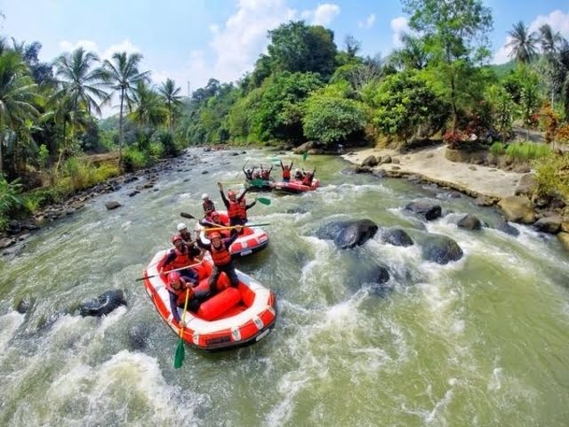 Menguji Adrenalin dengan Rafting di Sungai Citarik Sukabumi