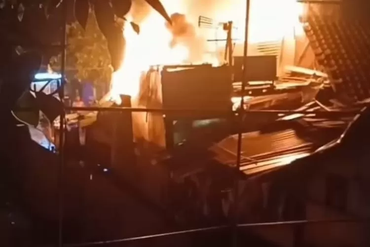 Terjadi Kebakaran rumah di Jalan Padasuka Kota Bandung