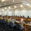 Warga Geruduk Gedung DPRD Tuntut Kades Ciwaru Dilantik