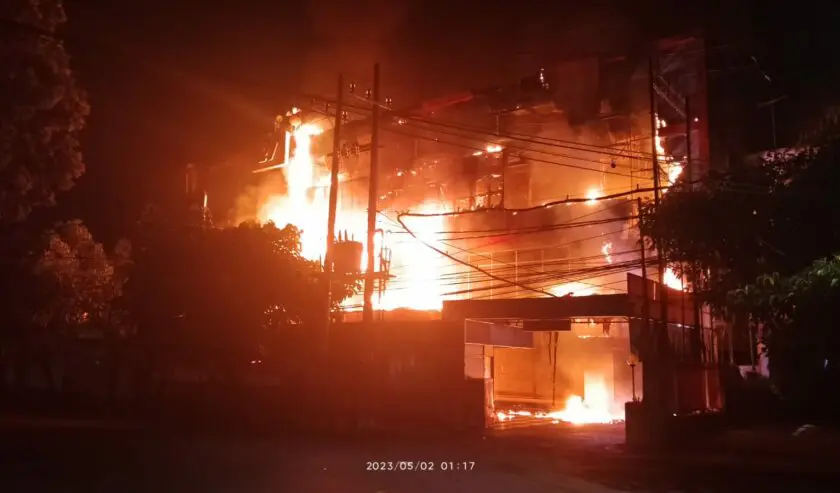 Malang Plaza Kebakaran, 15 Unit Damkar Dikerahkan