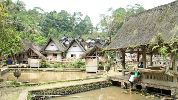 Wisata Kampung Naga