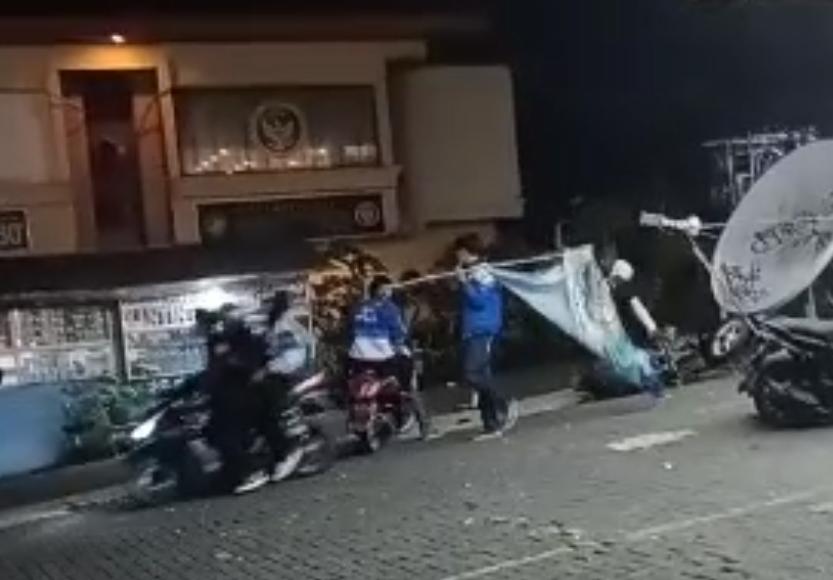 Komplotan Geng Motor Serang Warga di Jalan Raya Puncak. (istimewa)