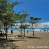 Pesona Keindahan Pantai Cemara Cipanglay Cianjur yang Lagi Viral