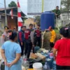 Polisi Kerahkan Water Canon Distribusikan Air Bersih