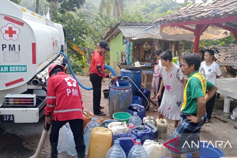 PMI Sukabumi Salurkan 154 Ribu Liter Air Bersih