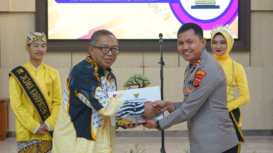 Sukseskan HJKS, Ratusan Orang Terima Penghargaan Sukabumi Award