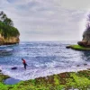 Hidden Gem Sukabumi, Pantai Karang Gantungan Cocok untuk Healing 