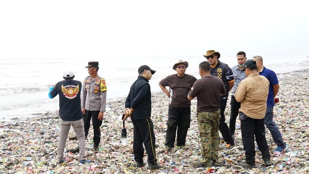 Kawasan Pantai Cibutun Kembali Dipenuhi Sampah