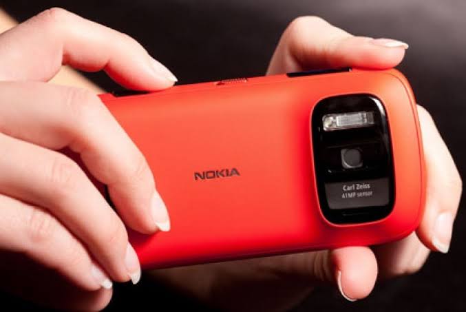 Selain Kamera 41 Megapixel, Nokia 808 PureView Ditenagai Symbian Belle