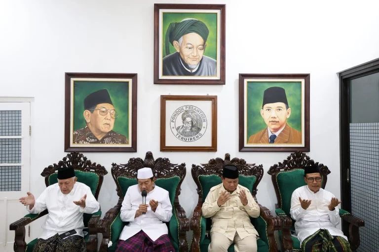Prabowo Ziarah ke Makam Gus Dur di Jombang