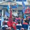 Ratusan Buruh Kawal Rapat Dewan Pengupahan Kabupaten Sukabumi