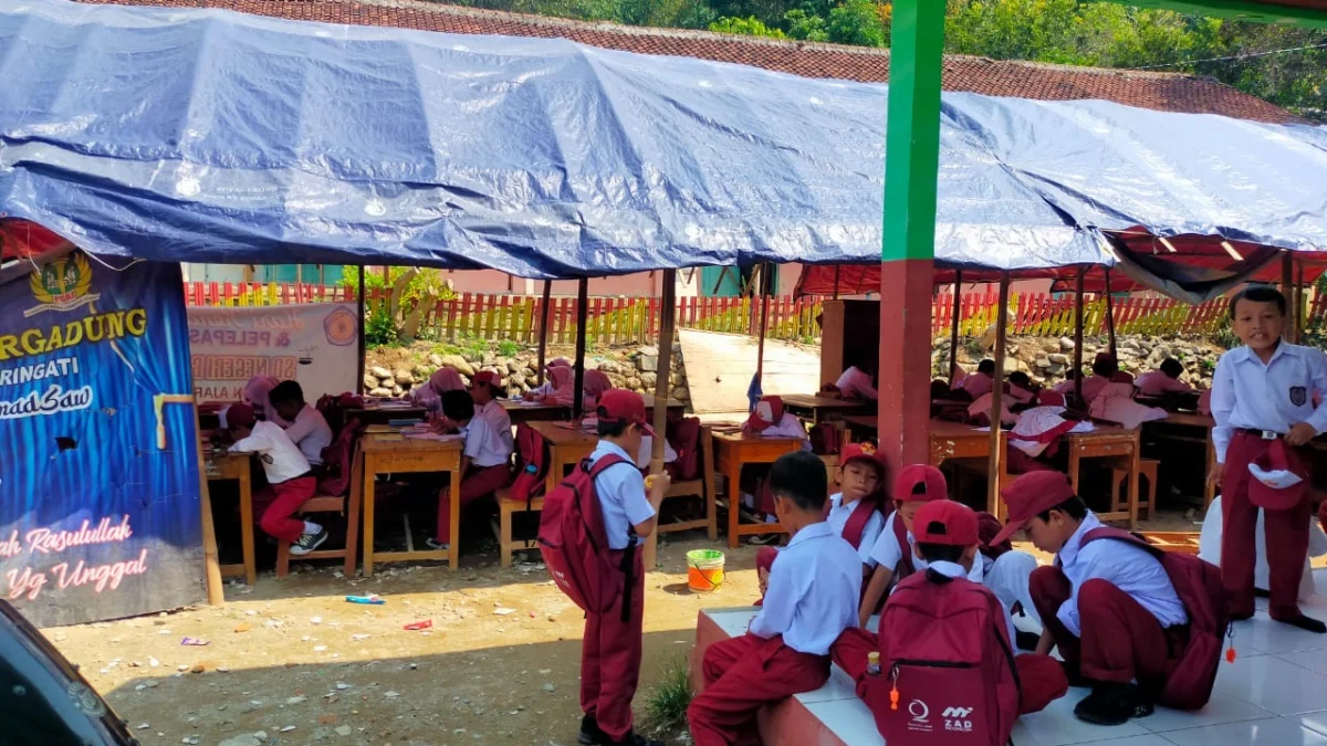 DPRD Desak Pemkab Cari Solusi, Soal Aktivitas Belajar di Tenda