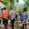 Tim SAR Evakuasi Korban Tenggelam di Curug Congcot