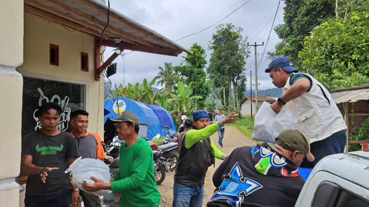 PT PLN (Persero) UP3 Sukabumi Memberikan Bantuan kepada Korban Terdampak Gempa Bumi