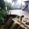 Curah Hujan Tinggi Akibatkan TPT di Desa Cicantayan Ambruk