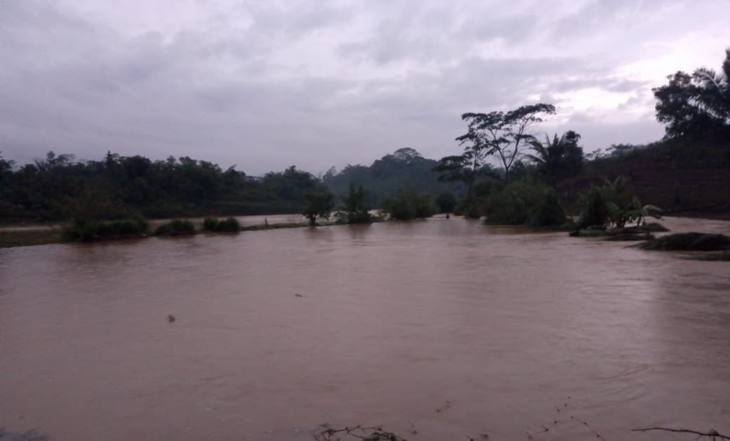Puluhan Hektar Sawah di Jampangtengah Terendam Banjir