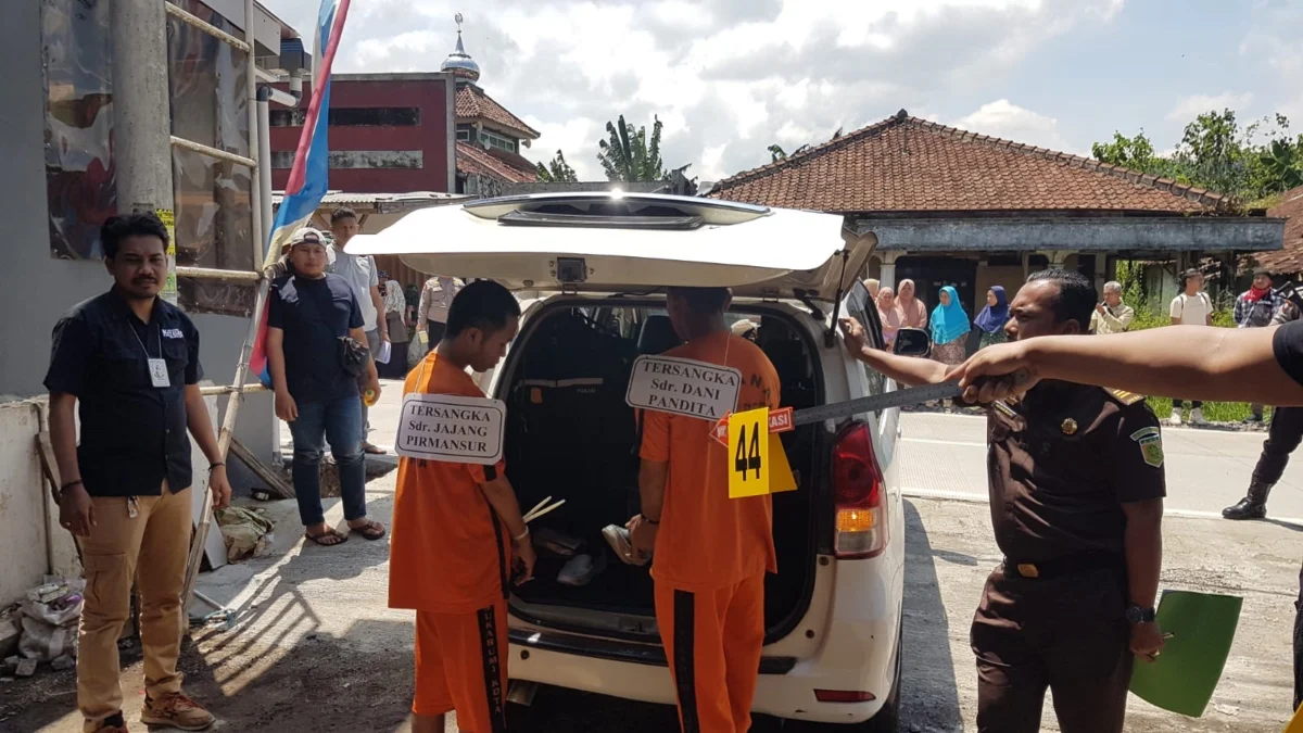 Polres Rekonstruksi Kasus Pembunuhan Grab Car di Cireunghas