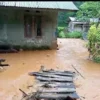 Tanggul Jebol, Banjir Bandang Rendam Rumah dan Sawah di Simpenan