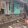 Hujan Deras, Dinding Rumah Warga di Palabuhanratu Ambruk