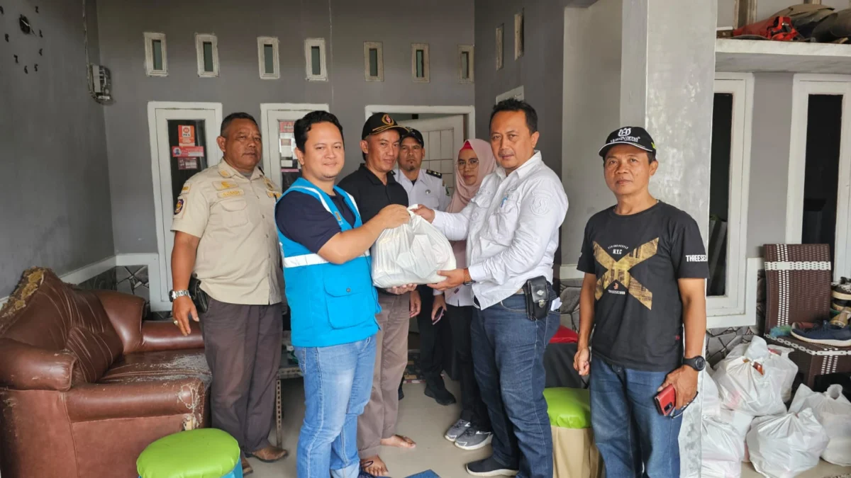 PT PLN (Persero) UP3 Sukabumi Memberikan Bantuan kepada Korban Terdampak Angin Puting Beliung