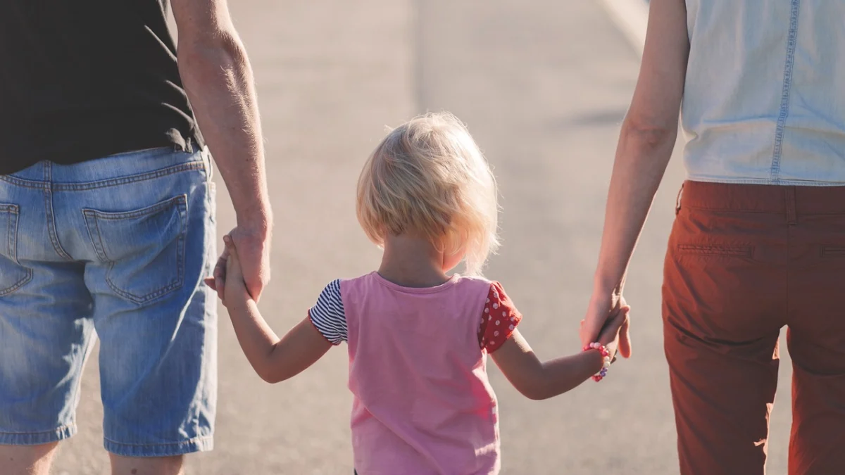 Membangun Hubungan yang Sehat dengan Anak Panduan Parenting untuk Orang Tua Modern
