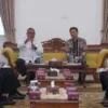Bupati Sukabumi Marwan Hamami saat menyambut Tim BPK RI Perwakilan Jabar di Gedung Pendopo Sukabumi