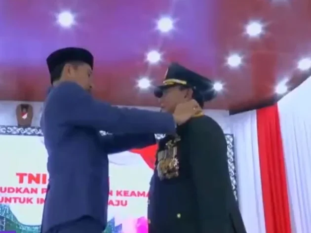 Presiden RI Joko Widodo Lantik Prabowo Jendral Kehormatan