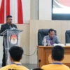 Ketua KPU Kabupaten Sukabumi, Kasmin Belle saat memberi sambutan pada rapat Pleno Rekapitulasi Hasil Tungsura
