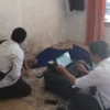 Petugas Disdukcapil Kota Sukabumi saat memberikan pelayanan Si Jempol Disabilitas
