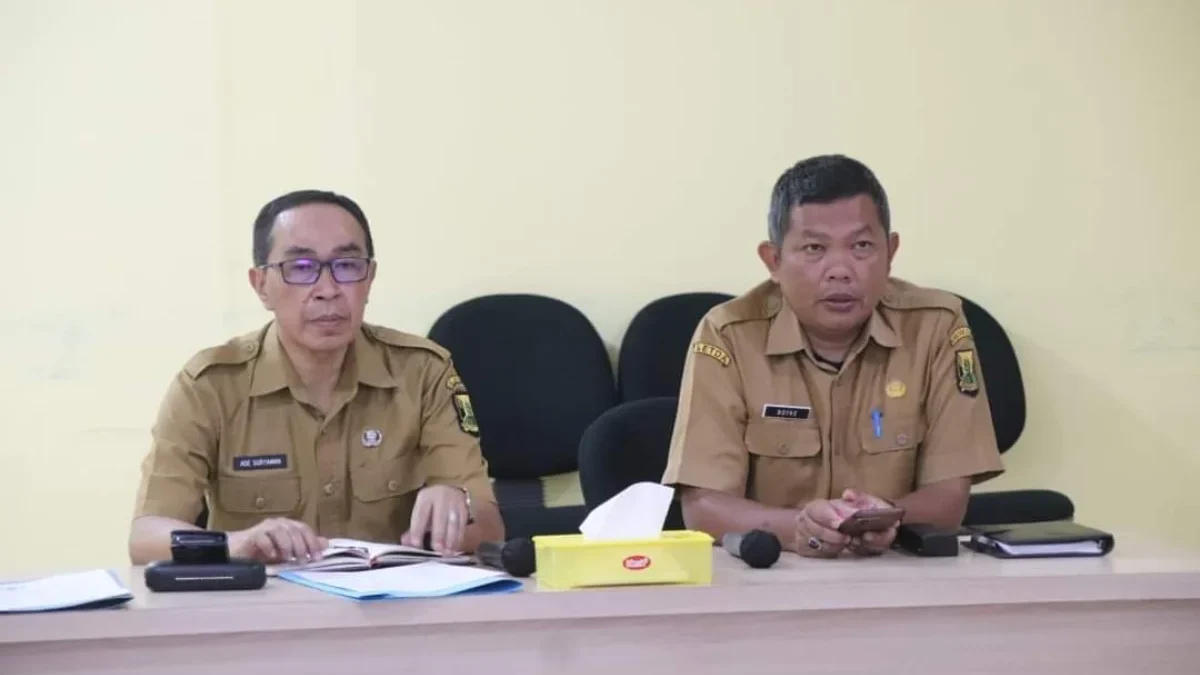 Sekda kabupaten Sukabumi, Ade Suryaman memimpin Rapat