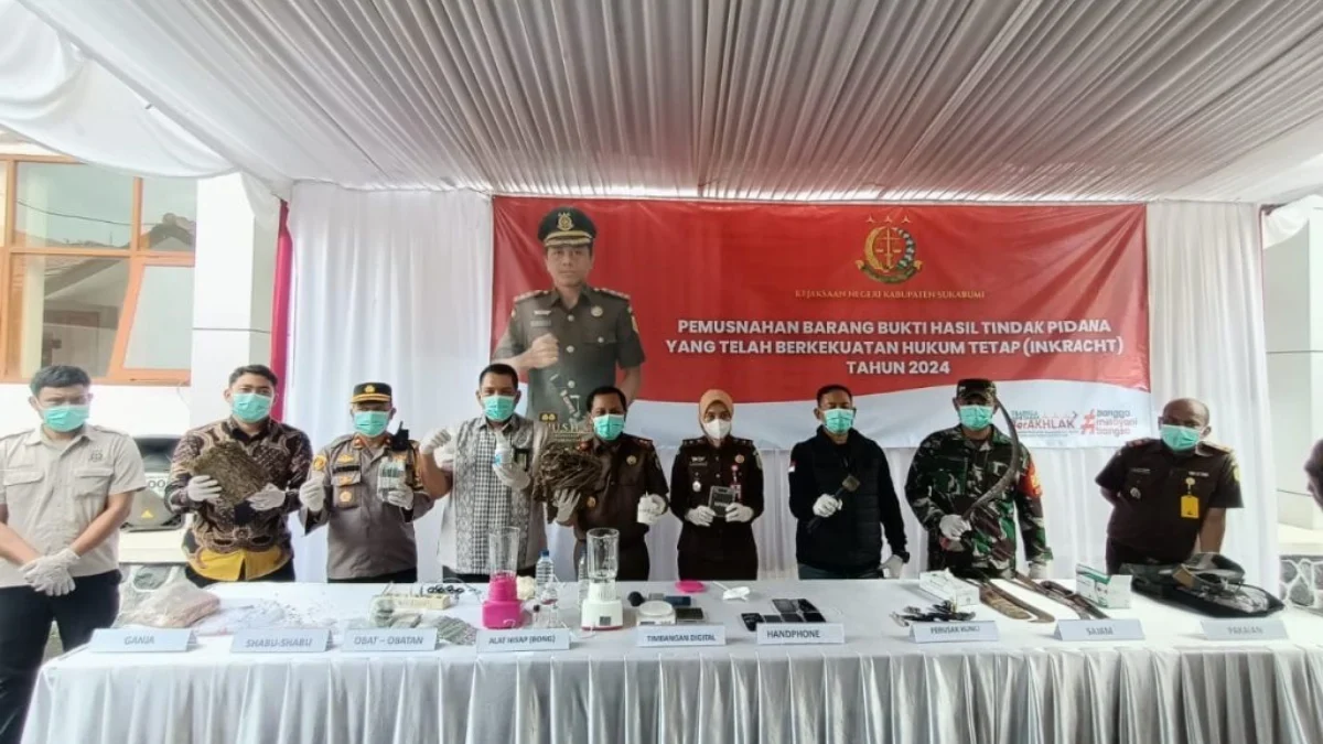 Kejaksaan Negeri Kabupaten Sukabumi memusnahkan berbagai barang bukti