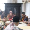 Pemkab Sukabumi saat melakukan rapat pembahasan kegiatan di Pendopo Sukabumi, Jumat, 15 Maret 2024.