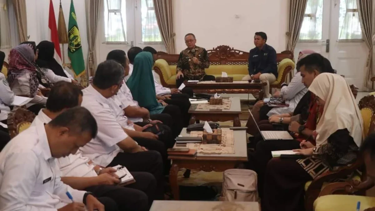 Wakil Bupati Sukabumi H. Iyos Somantri menerima kunjungan dari tim monitoring dan evaluasi (Monev)