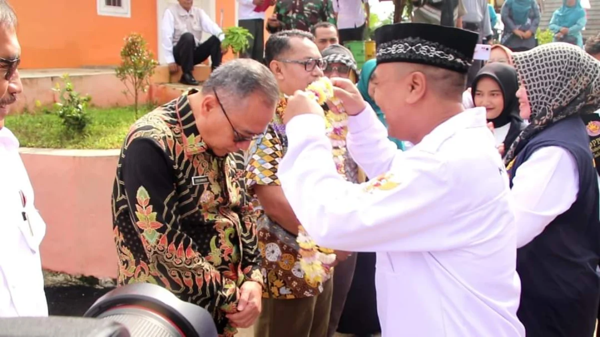 Wakil Bupati Sukabumi Iyos Somantri menerima Tim Recheking
