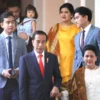 Presiden Jokowi bersama keluarganya. (Dok Jawapos)