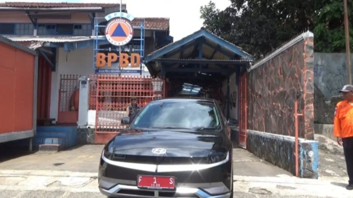 Mobil dinas Pj Wali Kota Sukabumi Kusmana Hartadji sudah menggunakan tenaga listrik. Penggunaan mobdin listrik