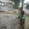Puluhan warung di pesisir pantai Palabuhanratu di Desa Citepus Kecamatan Palabuhanratu Kabupaten Sukabumi