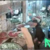 Tangkapan video CCTV terduga pelaku pencuri Cabai Merah di Pasar Panggleseran.